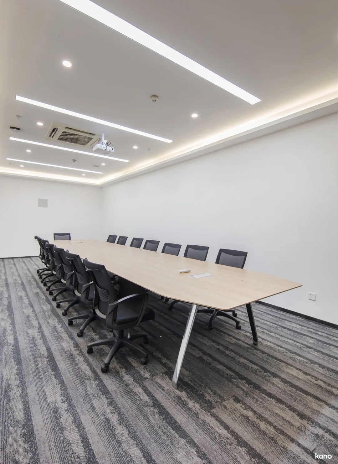 禾迈股份办公家具工程案例之会议桌